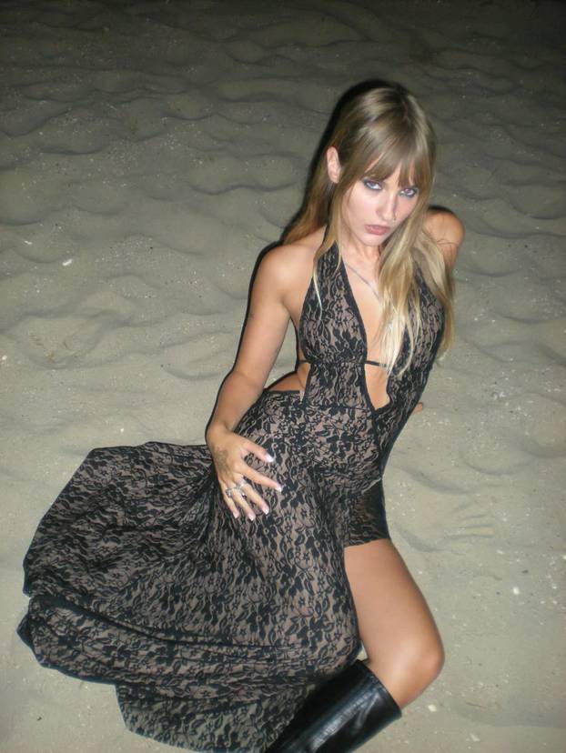 FOTO Golotinja joj nikada nije predstavljala problem, skidala se do kraja od početka karijere