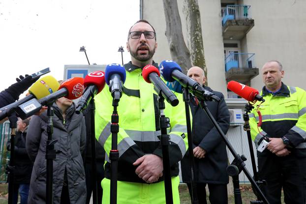 Prekinut štrajk, gradonačelnik Tomašević krenuo skupljati otpad s radnicima Čistoće