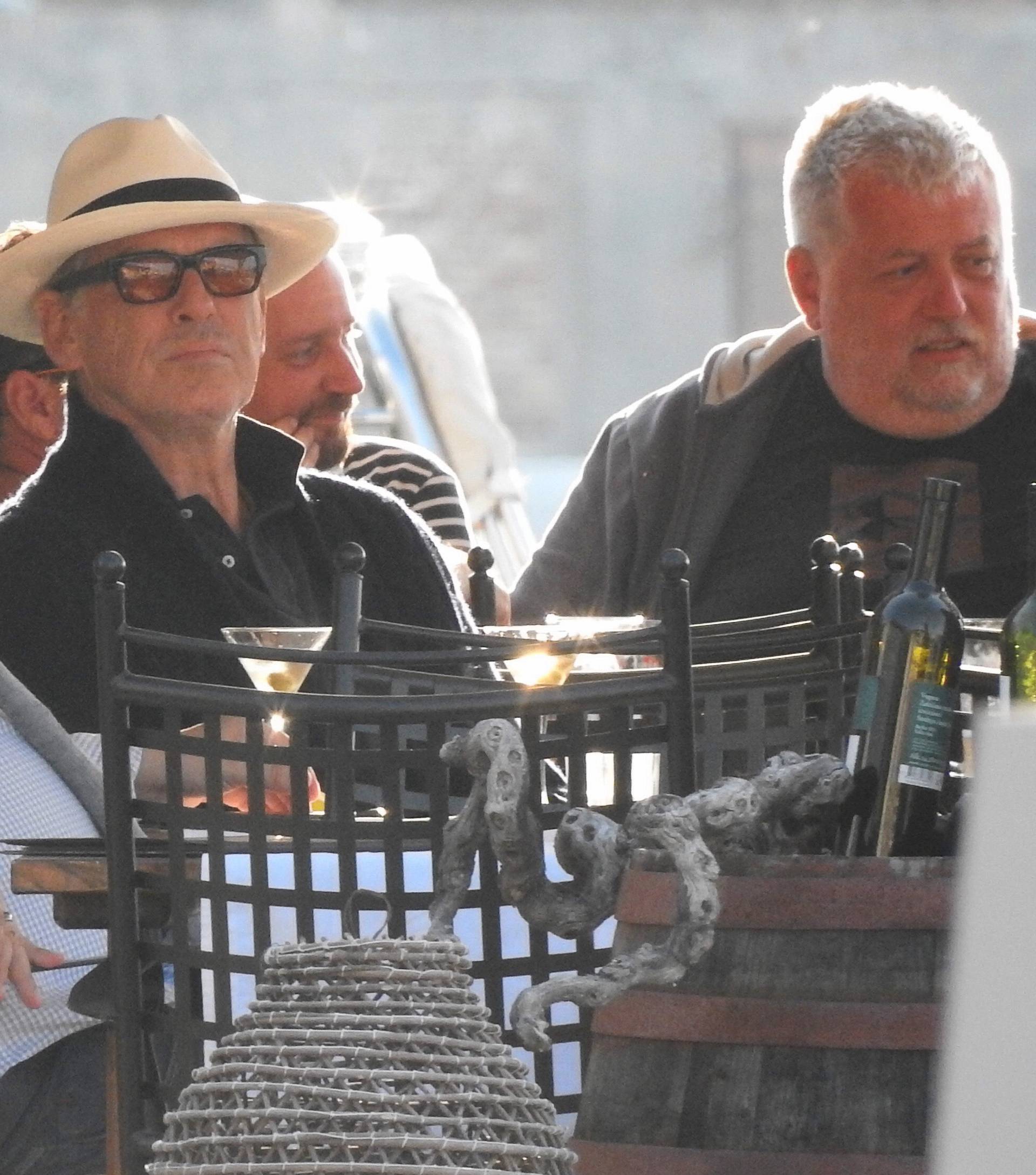Pierce Brosnan uzeo viški šešir za newyoršku premijeru filma