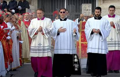 Na misi za papu Benedikta XVI. replika plenarija i raspela iz riznice Zagrebačke katedrale