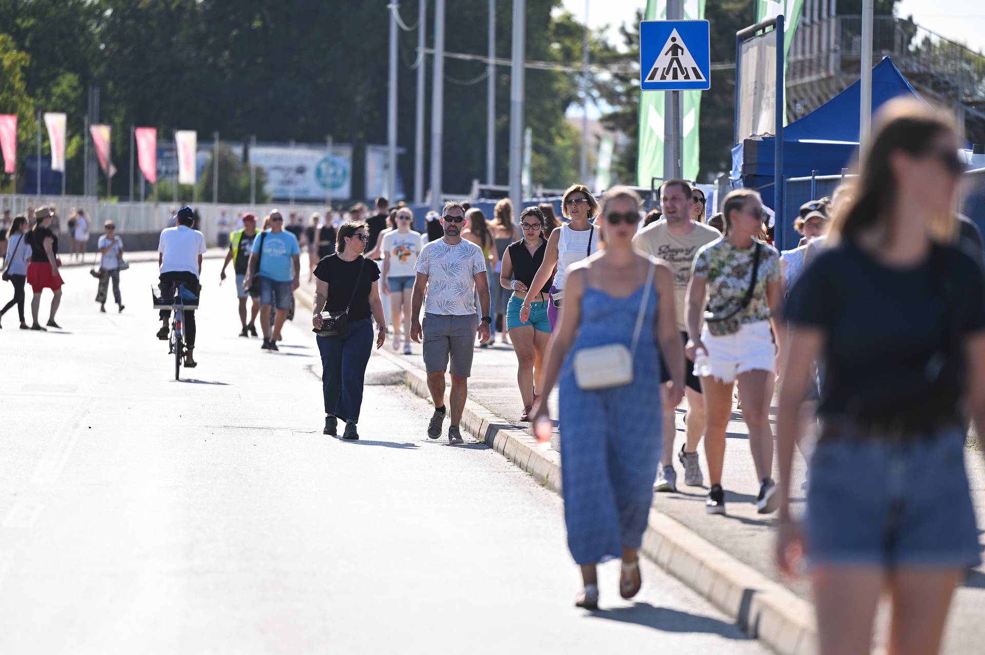 Zagreb: Na Hipodromu se okupljaju fanovi Eda Sheerana gdje će se večeras održati koncert