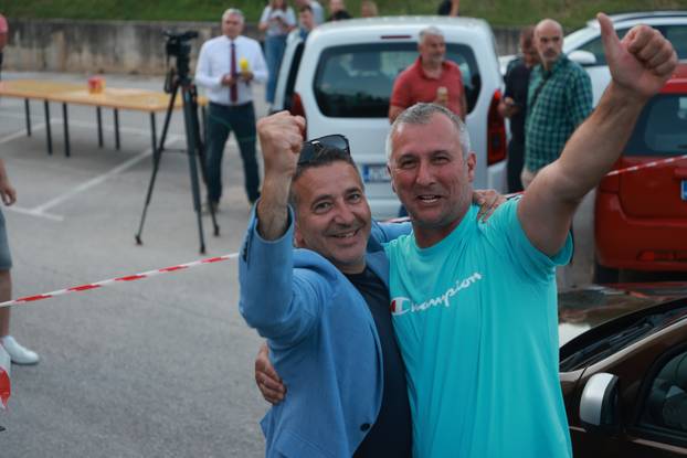 Sinj: Atmosfera u stožeru Mire Bulja nakon rezultata izbora