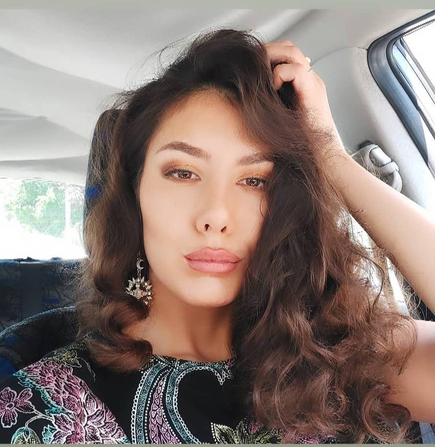 Bućanova cura mami uzdahe u toplesu: 'Zapalila si cijelu plažu'