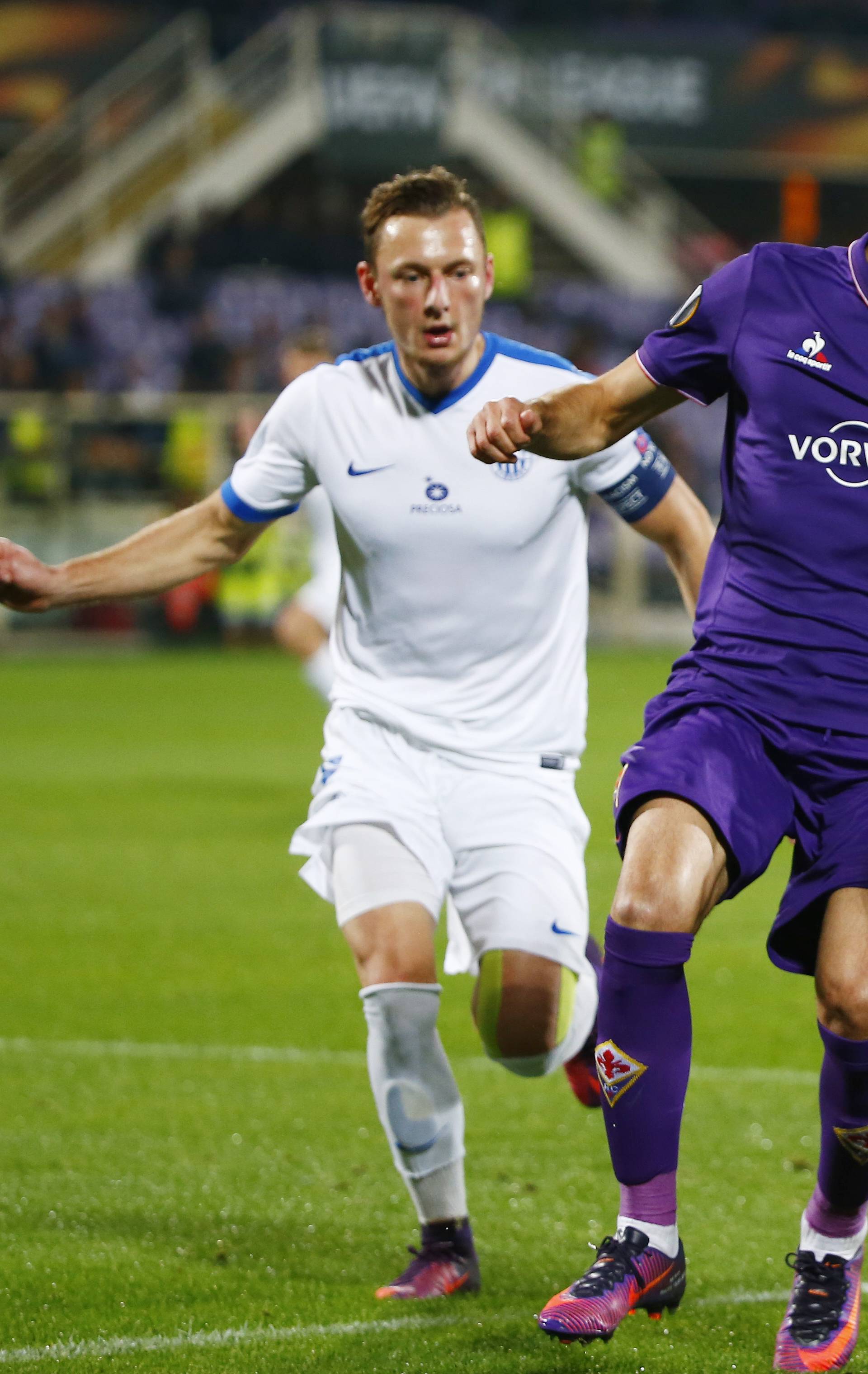 Fiorentina's Nikola Kalinic in action with Slovan Liberec's