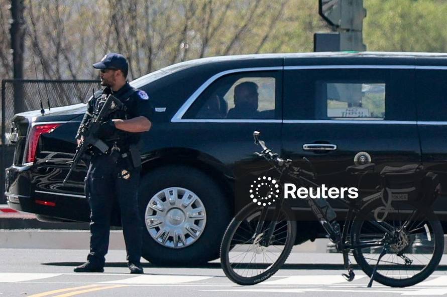 U.S. Supreme Court hears Trump's bid to limit birthright citizenship in Washington