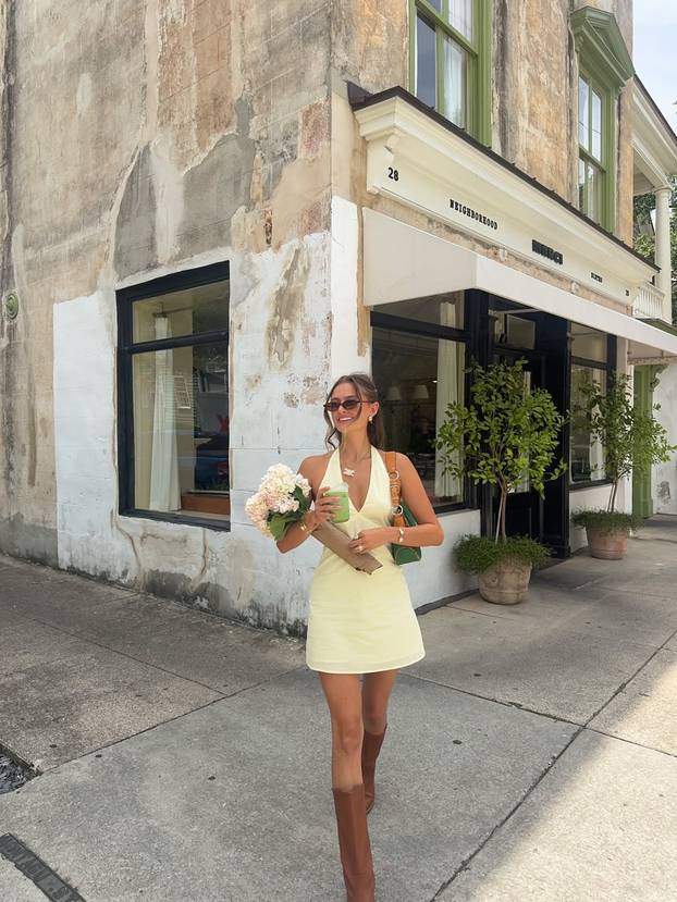 FOTO Ashlee ne prestaje privlačiti poglede: Radi za hit brend bikinija i pokazuje obline