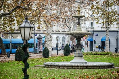 Zagreb i Rijeka se pripremaju za Advent: Pogledajte galeriju