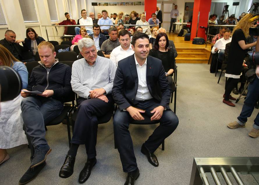 Komadinu ne brine rast Živog zida, s njima bi i u pregovore