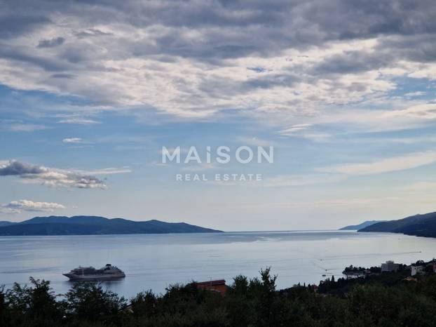 FOTO U Hrvatskoj se prodaje vila: Zlatna tuš kabina. Versace. I malo Valentina. Cijena? Sitnica