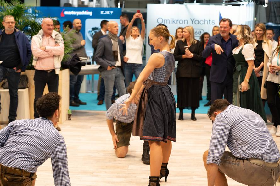 Na sajmu u Düsseldorfu velikom feštom tvrtka Master Yachting proslavila 45 godina postojanja