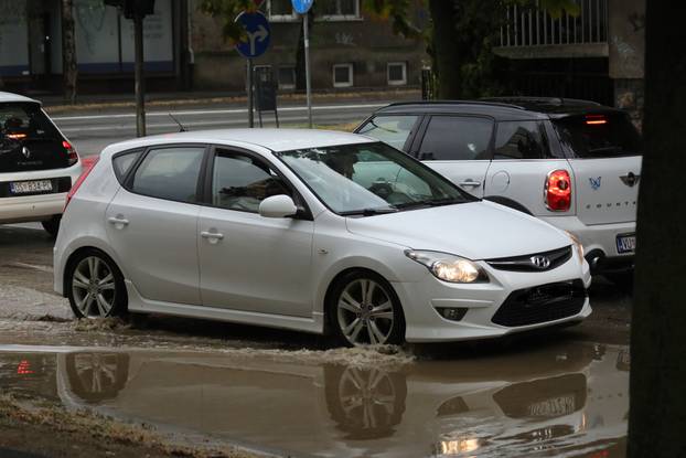 Osijek: Istarska ulica poplavljena nakon kiše