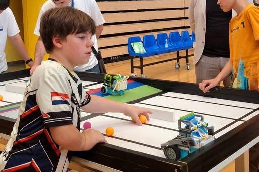 Roboti &cacute;e igrati ping pong: U Zagreb sti&zcaron;u mladi roboti&ccaron;ari iz 50 dr&zcaron;ava cijelog svijeta!