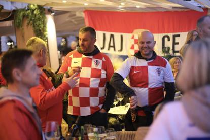 FOTO Navijačka ludnica! Hrvati i Portugalci zajedno na Rivi...