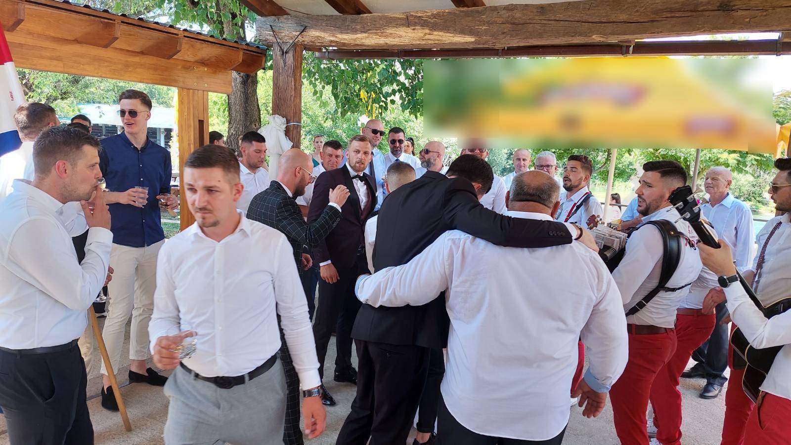 VIDEO David Mandić oženio je Anu i zaplesao pred prijateljima