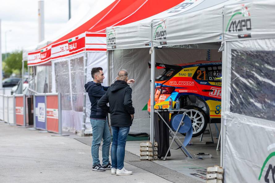 Zagreb: Pripreme i postavljanje servisnog parka uoči WRC Croatia Rallyja 2024. 