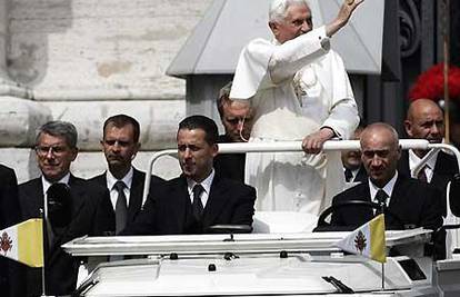 Pojačan oprez  u Vatikanu nakon optužbi Zawahirija
