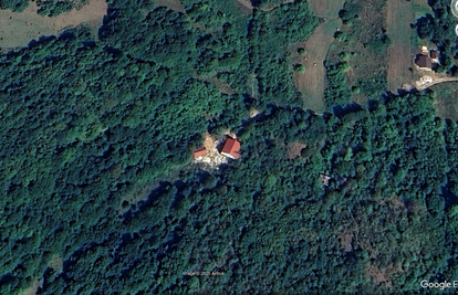 Sedam moćnika diglo kuću u Lici pa traže dozvolu. A sjećate li se 7 bespravnih kuća na Zrmanji?