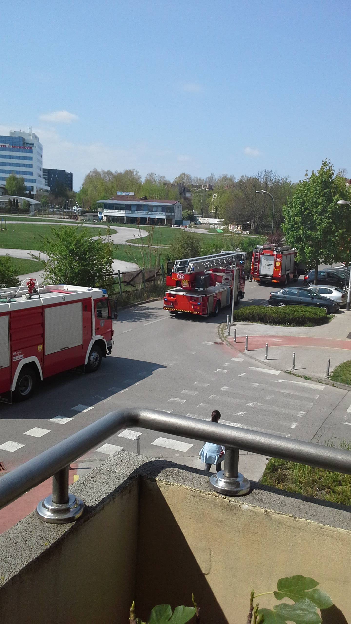 Htjeli ispeći roštilj na balkonu pa skoro zapalili cijelu zgradu