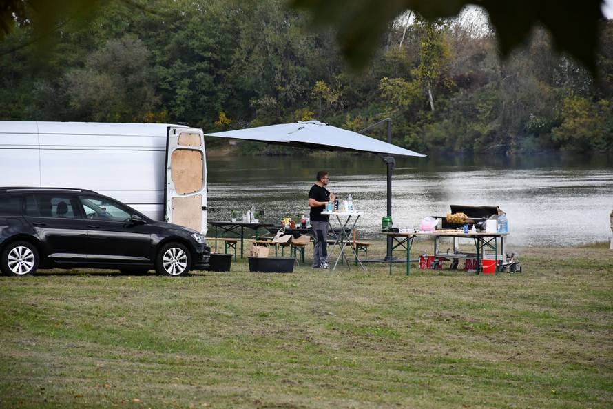 Drama u Slavonskom Brodu: 'Umjesto pečenke, na ražanj smo stavili janjca. I tunu...'