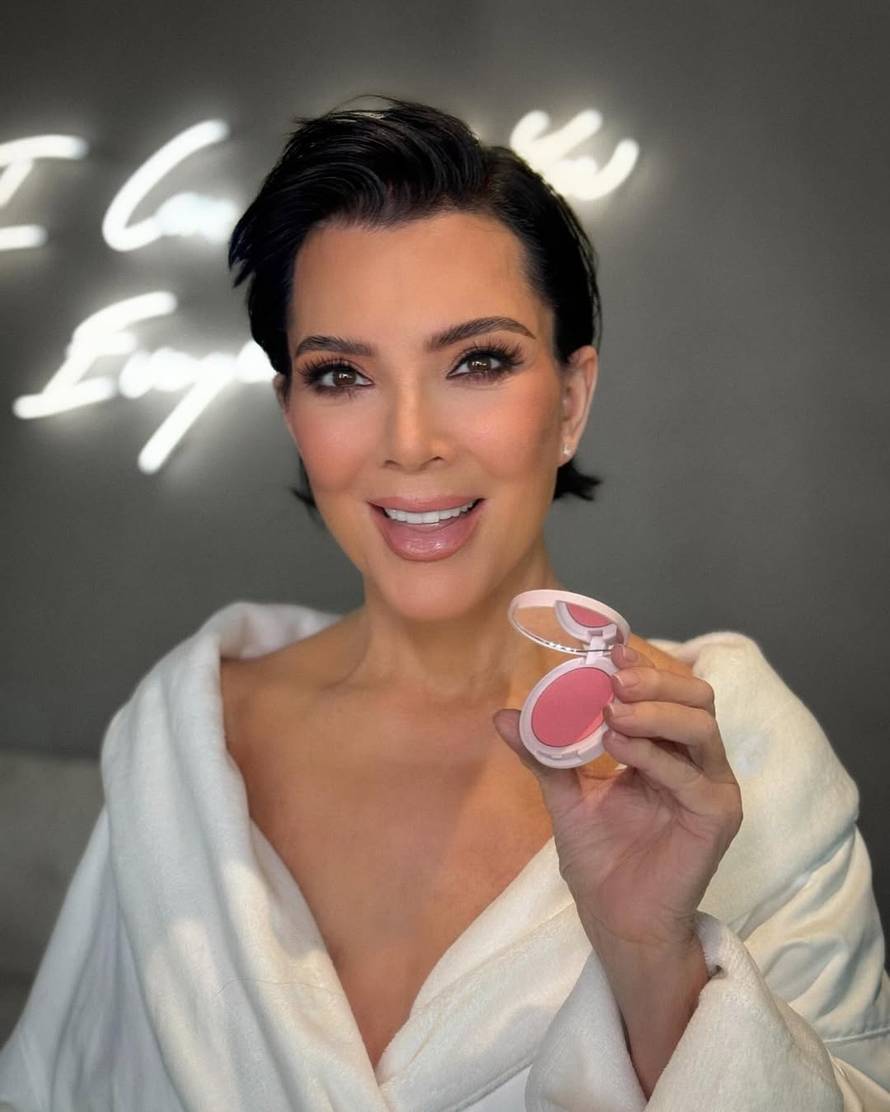 Svi pričaju o novom licu Kris Jenner: 'Na pragu sedamdesete izgleda mlađe od svojih kćeri!'