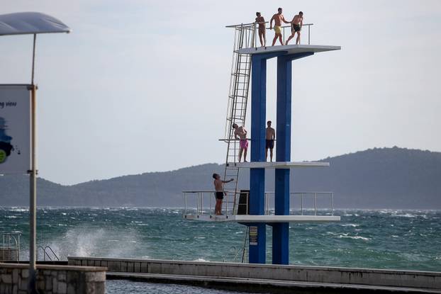 Zadar: Jesensko poslijepodne na skakaonici bazena Kolovare