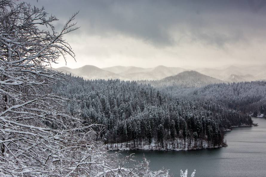 Snijeg prekrio Sljeme i Platak, Rijeka rekorder po količini kiše