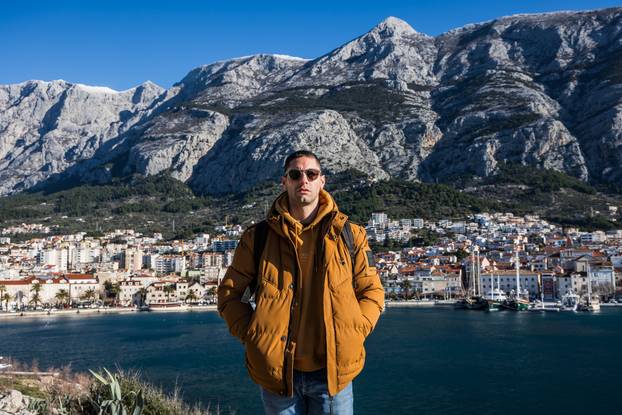 24sata: Makarska: Robert Tarčuki se već 269 dana svakodnevno kupa u moru