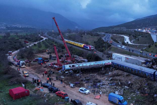 Trains collide near Larissa