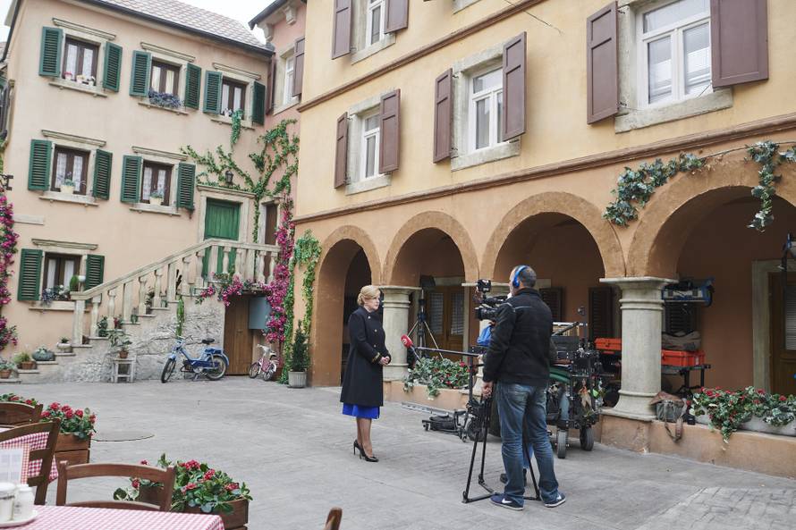 Kolinda odglumila sebe u Dar Maru: 'Linda, zovi me Kolinda'