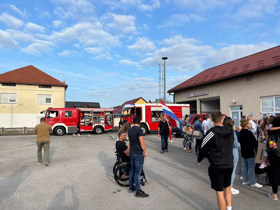 Fuchs o školi u Dragonošcu: 'Zvao sam Tomaševića, ali je bio na otvaranju druge škole...'