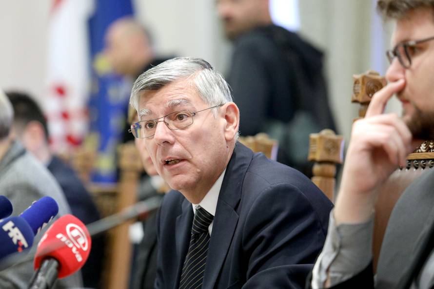 Željko Reiner: 'Ne znam zašto bi građane zanimao Poslovnik'