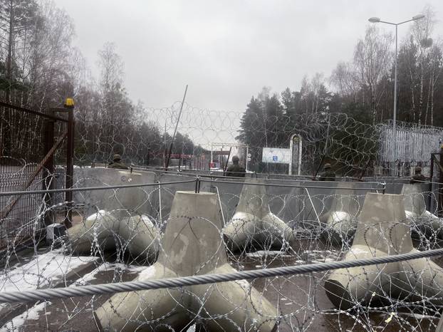 hraniční přechod Podlesí, ostnatý drát, betonové zátarasy