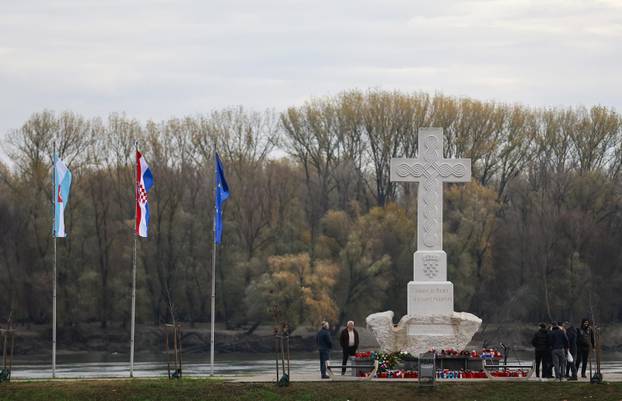 Vukovar: Okupljanje uoči 34. obljetnice stradanja Vukovara