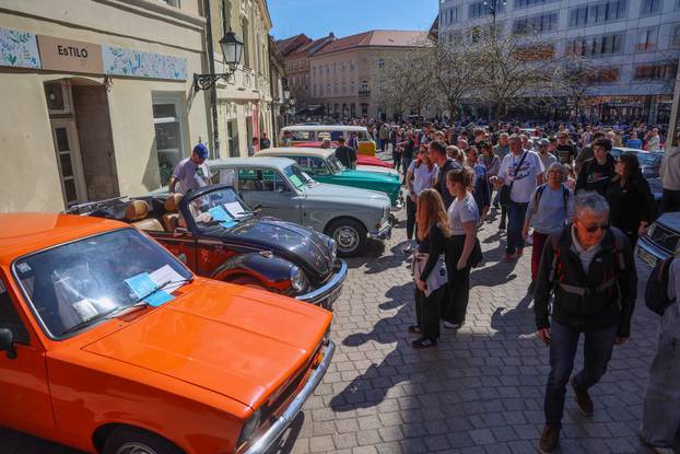 Zagreb: Na Europskom trgu održana je izložba oldtimera