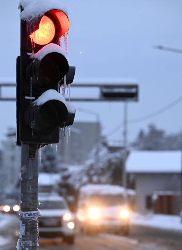 Zagreb: Snijeg zabijelio grad