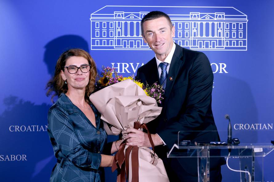 Zagreb: Ivan Penava predstavio je Vlatku Vukelic kao novu clanicu Domovinskog pokreta