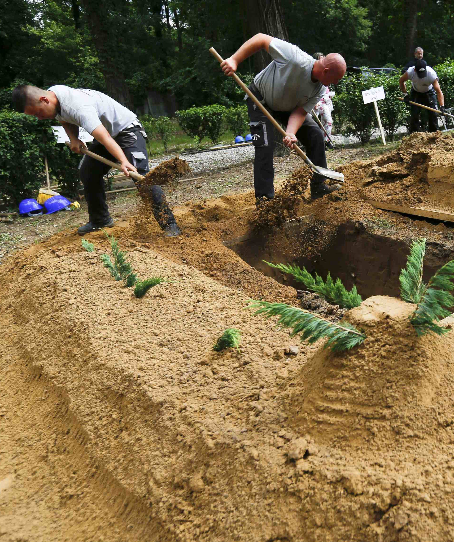 Gravediggers compete in Hungarian grave digging championship in Debrecen