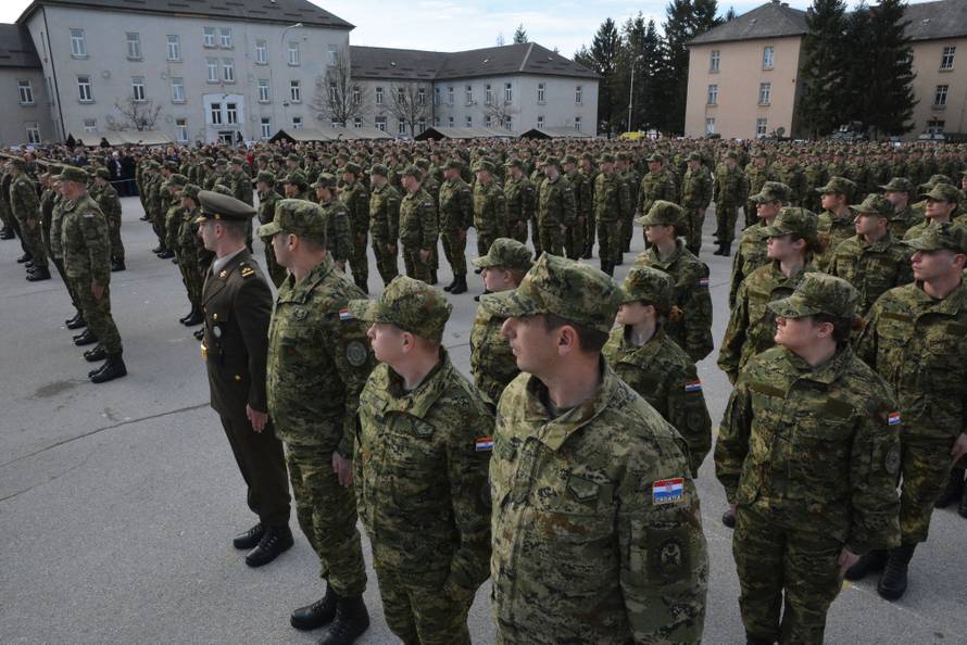 Kolinda dobrovoljcima: 'Vi ste nasljednici hrvatskih branitelja'