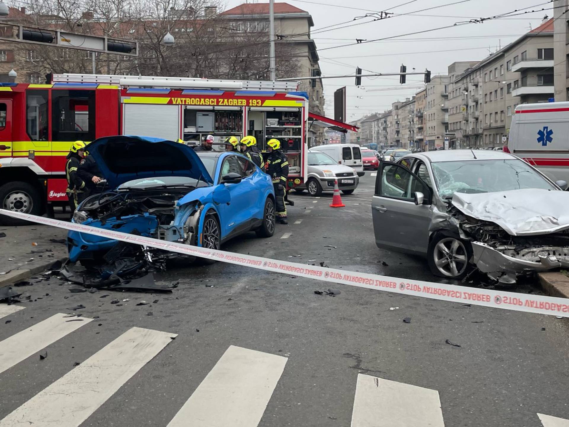 VIDEO Pogledajte kako izgleda eletkrični Mustang GT nakon sudara s Focusom u Zagrebu!