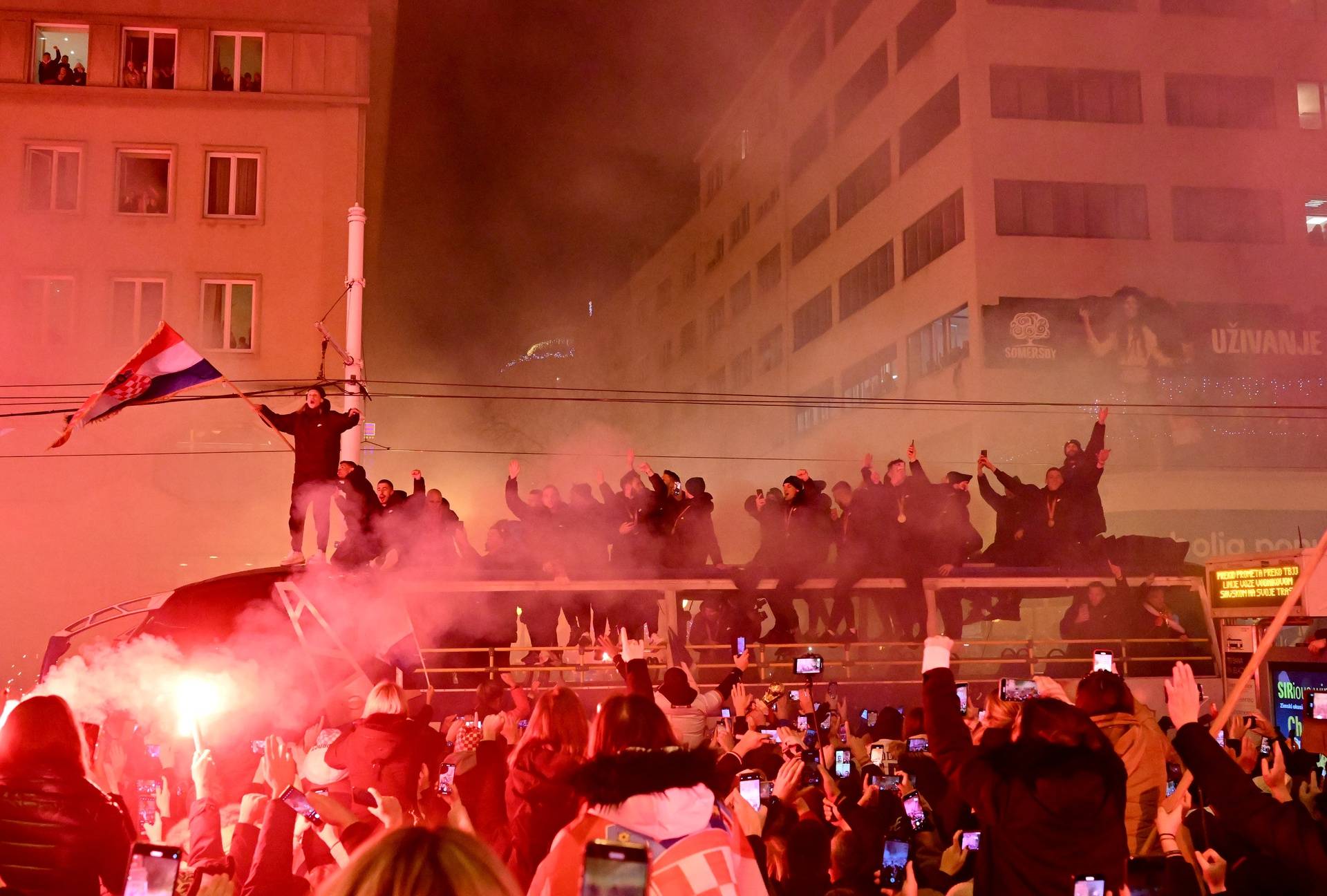 Zagreb: Vatreni stigli na trg