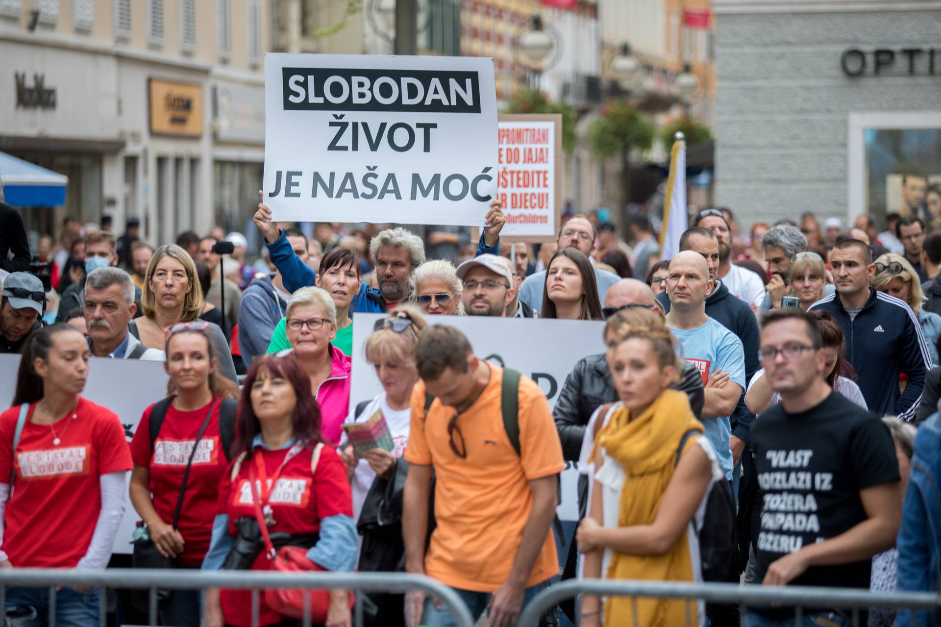 Rijeka: Povorka "Festival slobode" u znak neprihvaćanja mjera ograničavanja