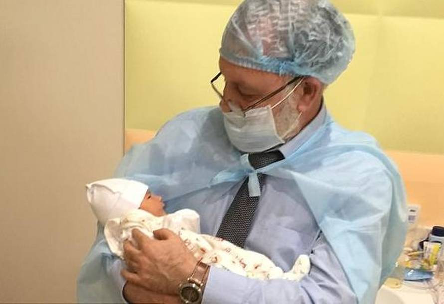 Dvije mame i tata: Rade bebe koje nose gene od tri roditelja