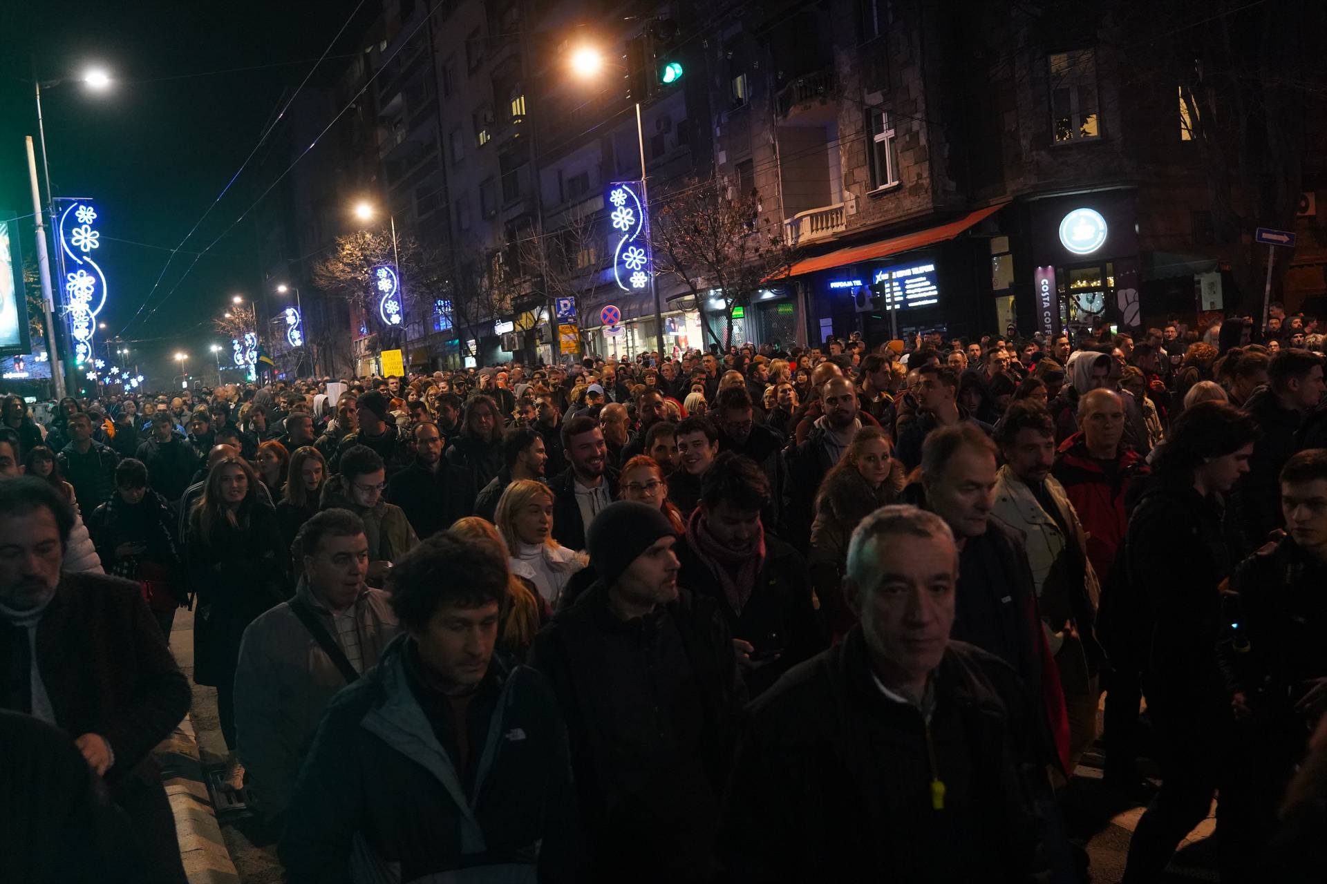 Beograd: Prosvjed pristaša koalicije "Srbija protiv nasilja" ispred Policijske stanice 29. novembar