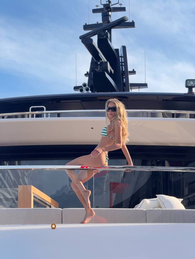FOTO Pokazala nesavršenosti i zaludila internet: 'Želim da akne postanu seksi'