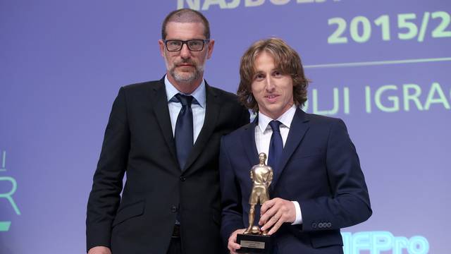 Modrić četvrtu godinu zaredom osvojio nogometnog Oscara...