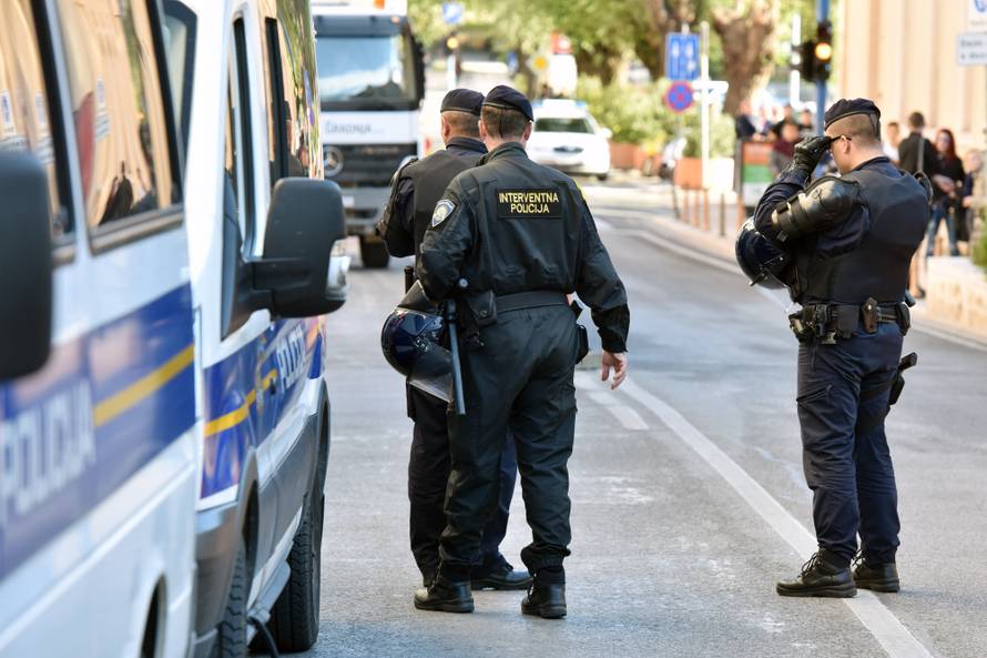 Tučnjava u Šibeniku: Torcida je napala Funcute, 76 privedenih