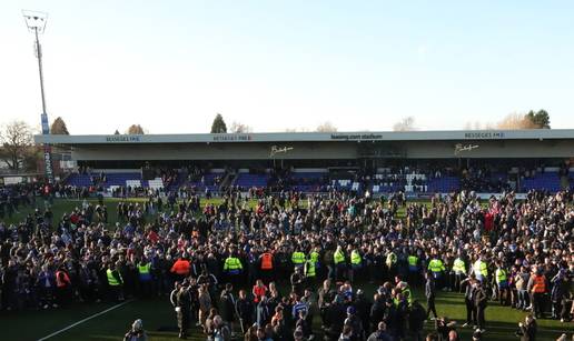 VIDEO Prava nogometna bajka! Evo kako su navija&ccaron;i &scaron;estoliga&scaron;a slavili &ccaron;udesan trijumf u FA kupu