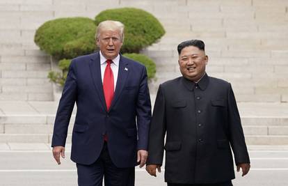 Trump  kročio u Sj. Koreju: 'Ja i Kim se volimo još od početka'