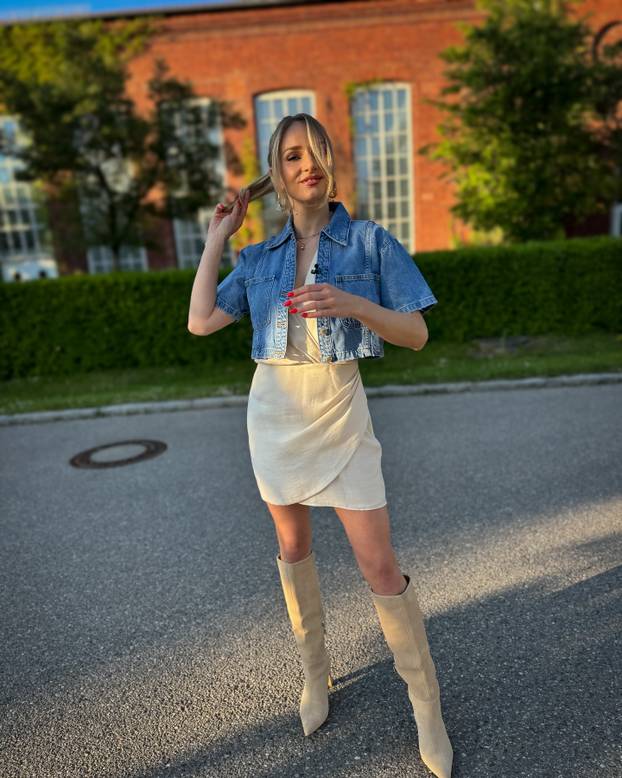 FOTO Napravila gaf uživo koji je obišao Europu. Atraktivna TV voditeljica ljubi Kovačeva šefa