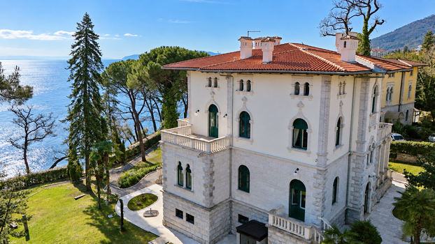 FOTO Želite vidjeti kako izgleda vila u Lovranu od 11 milijuna €? Ima 14 soba i izlaz na more
